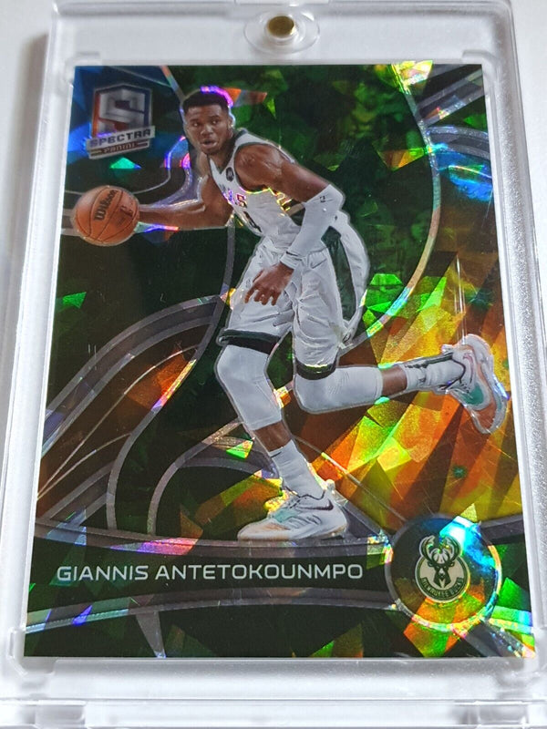 2021 Panini Spectra Giannis Antetokounmpo #34 ASTRAL /35 Prizm - Ready to Grade