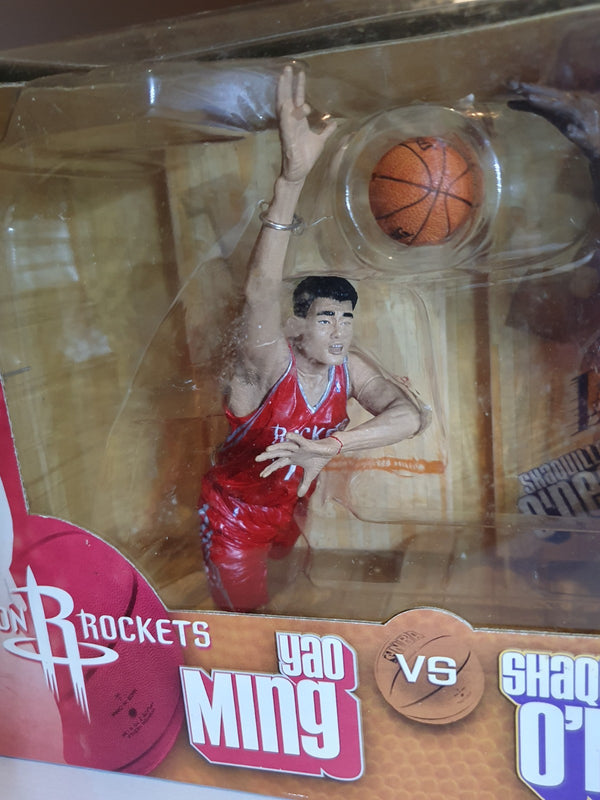 2004 McFarlane Shaquille O'Neal vs Yao Ming Figurine - 2 x Sealed Figures