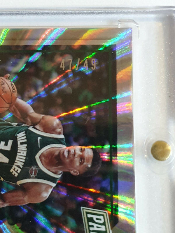 2018 Panini Giannis Antetokounmpo #32 INFINITE LAZER HOLO /49 - Ready to Grade