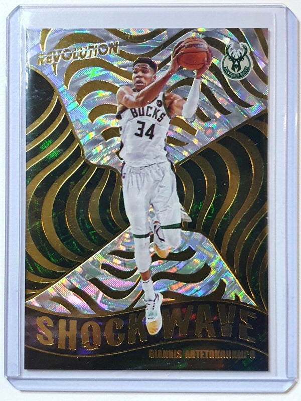 2021 Panini Revolution Giannis Antetokounmpo #15 FRACTAL HOLO Shockwave